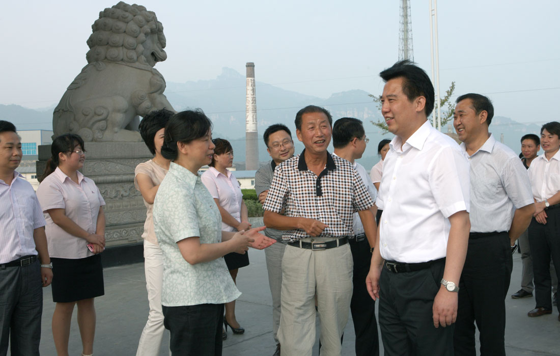 2012年8月，省委常委、宜昌市委*黄楚平到东圣集团调研。